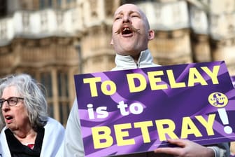 Pro-Brexit-Demonstranten in London: Großbritannien will am 29. März aus der Europäischen Union austreten.