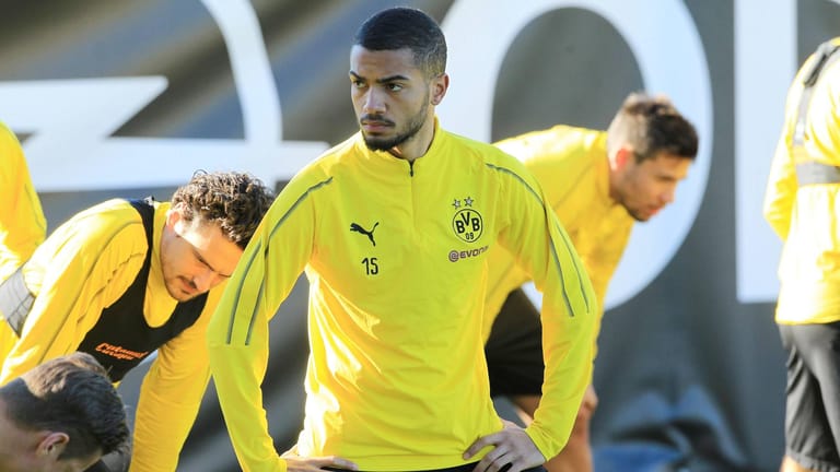 Auf dem Abstellgleis: Jeremy Toljan spielt bei Borussia Dortmund keine Rolle.