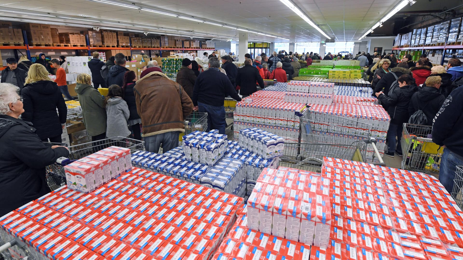 Andrang im Mere-Supermarkt.