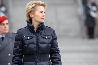 Verteidigungsministerin Ursula von der Leyen (CDU): Vorwurf der Vetternwirtschaft.