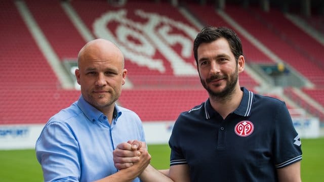 Sorgten für den Mainzer Aufschwung: Sportdirektor Rouven Schröder (l) und Trainer Sandro Schwarz. Sorgten für den Mainzer Aufschwung: Sportdirektor Rouven Schröder (l) und Trainer Sandro Schwarz.