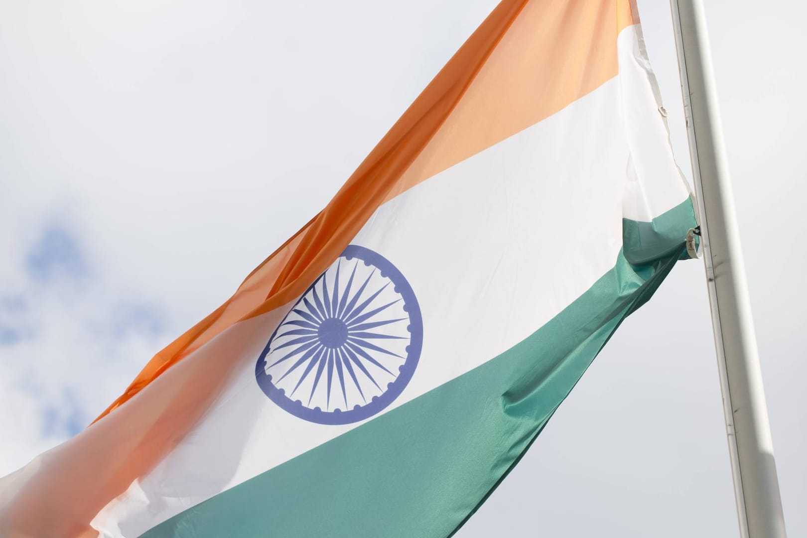 Indien: In einem Dorf sind eine Frau und ihre vier Kinder mit Macheten ermordet worden, weil die Täter die Mutter für eine Hexe hielten. (Symbolbild)