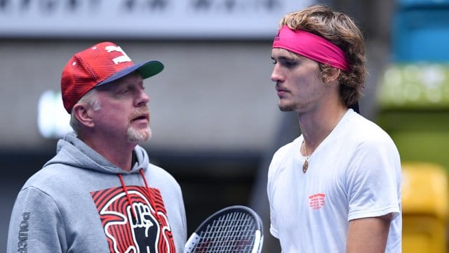 Während sich Alexander zverev (r) das alte Format vom Davis Cup zurückwünscht will Boris Becker der Reform eine Chance geben.