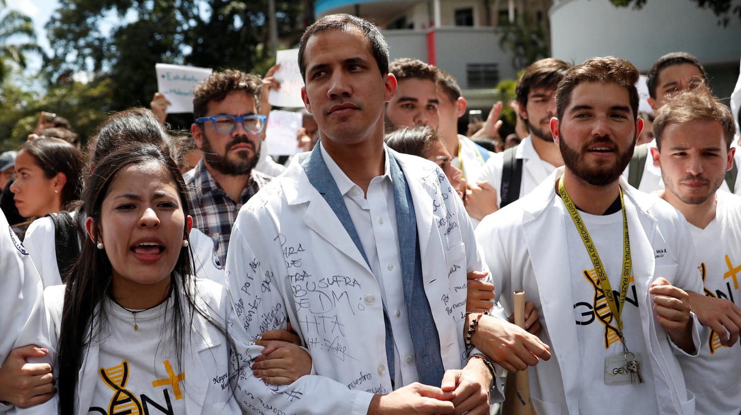 Venezuelas Parlamentspräsident Juan Gauído bei einer Kundgebung: Der Oppositionsführer will sich heimlich mit hochrangigen Militärs getroffen haben.