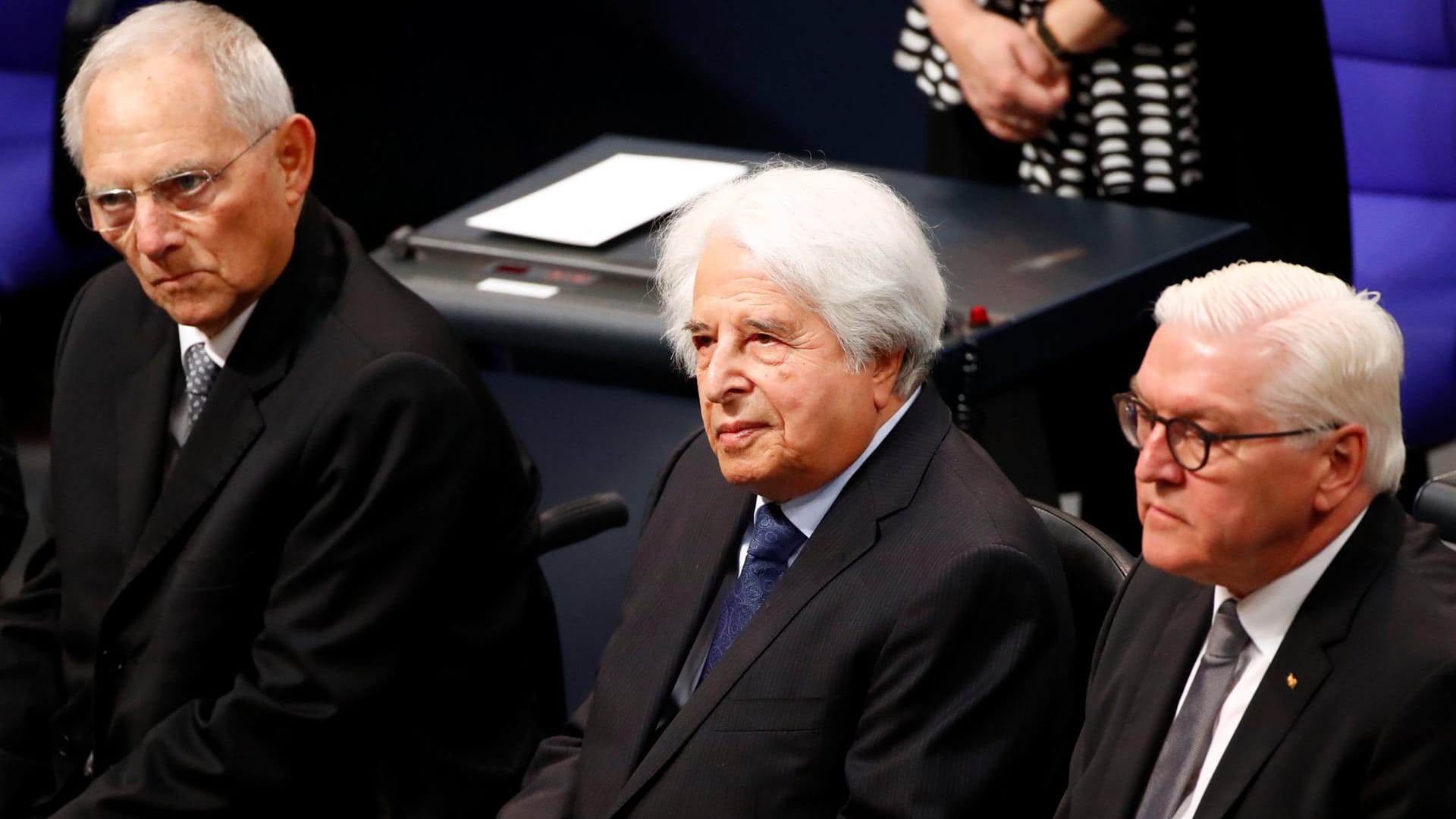 Bundestagspräsident Wolfgang Schäuble, Historiker und Holocaust-Überlebender Saul Friedländer und Bundespräsident Frank-Walter Steinmeier während der Gedenkstunde im Bundestag.