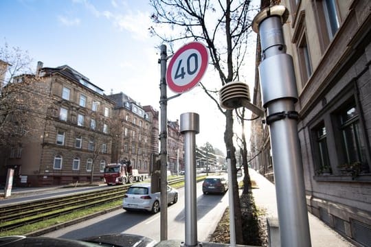 Eine Feinstaub-Messstation an der Hohenheimer Straße in Stuttgart.