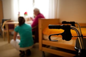 Die Deutsche Stiftung Patientenschutz bietet Beratung zu Themen rund um Pflege an: vom Pflegegrad, über Eigenteile bis zu Patientenverfügungen.