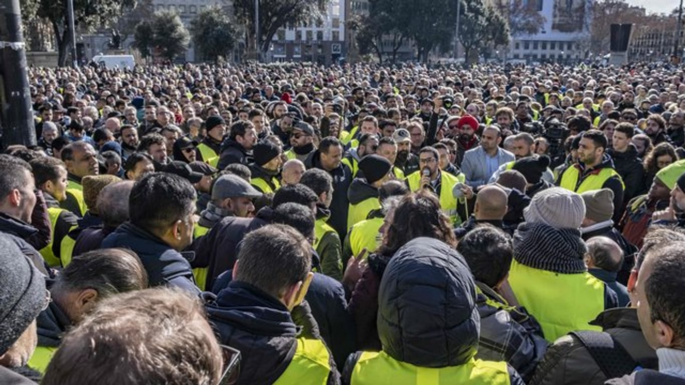 Den Änderungen der Auflagen und Vorschriften war in Barcelona ein tagelanger Streik der Taxifahrer vorausgegangen.