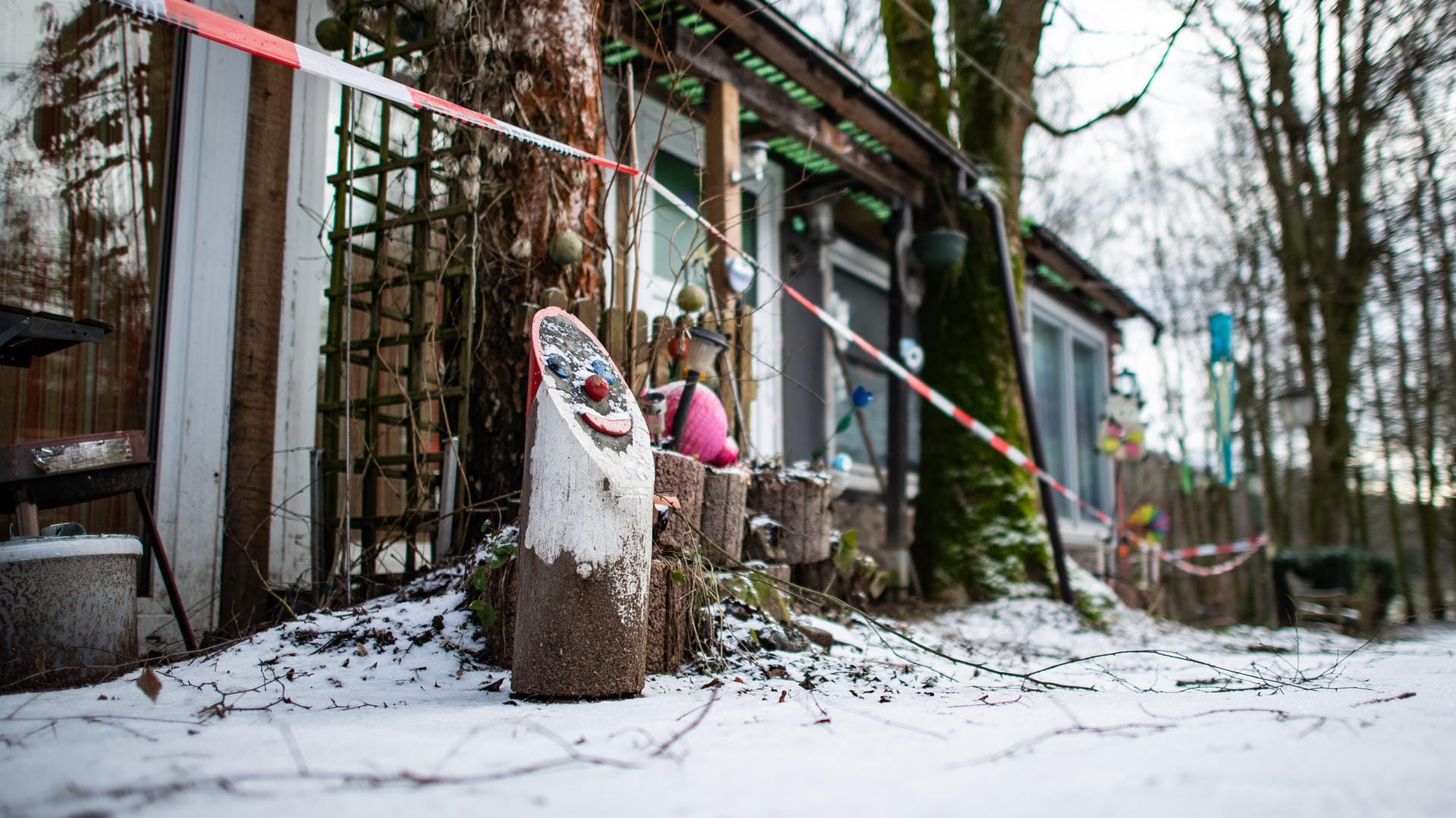 Absperrband vor einer Parzelle auf dem Campingplatz "Eichwald": Die Missbrauchsfälle von Lügde sind kein Einzelfall. Oft sind die Ermittler machtlos.