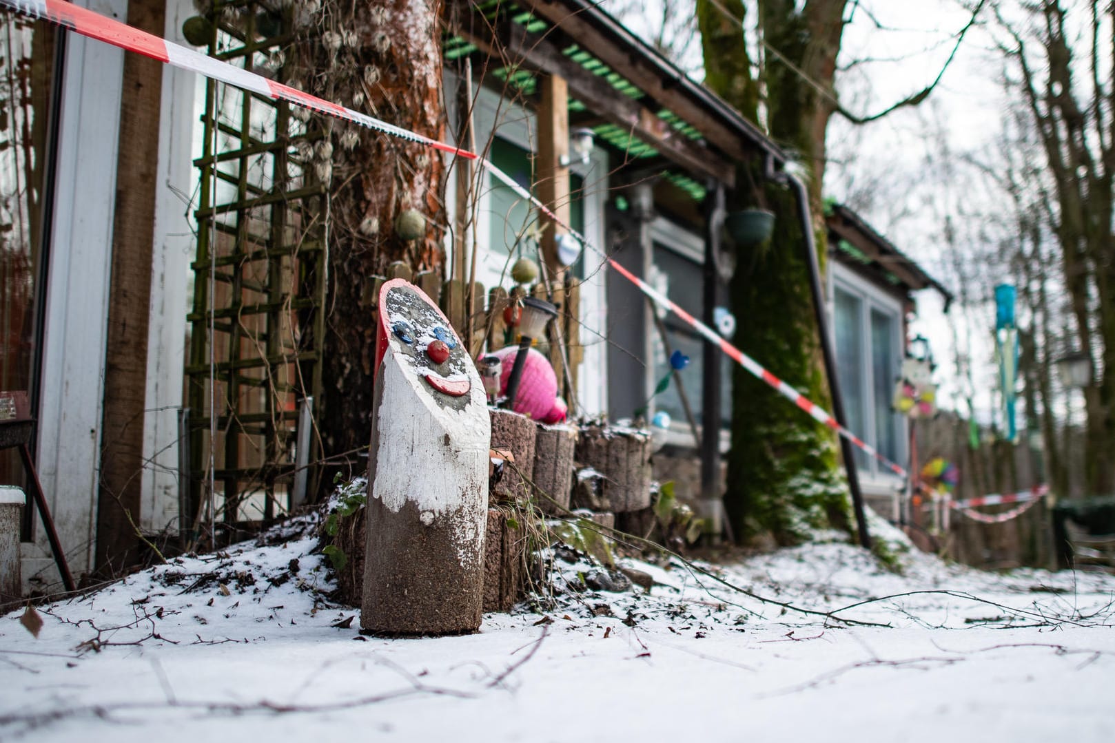 Absperrband vor einer Parzelle auf dem Campingplatz "Eichwald": Die Missbrauchsfälle von Lügde sind kein Einzelfall. Oft sind die Ermittler machtlos.