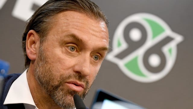 Thomas Doll steht gegen RB Leizig vor seinem Debüt als neuer Trainer von Hannover 96. Thomas Doll steht gegen RB Leizig vor seinem Debüt als neuer Trainer von Hannover 96.