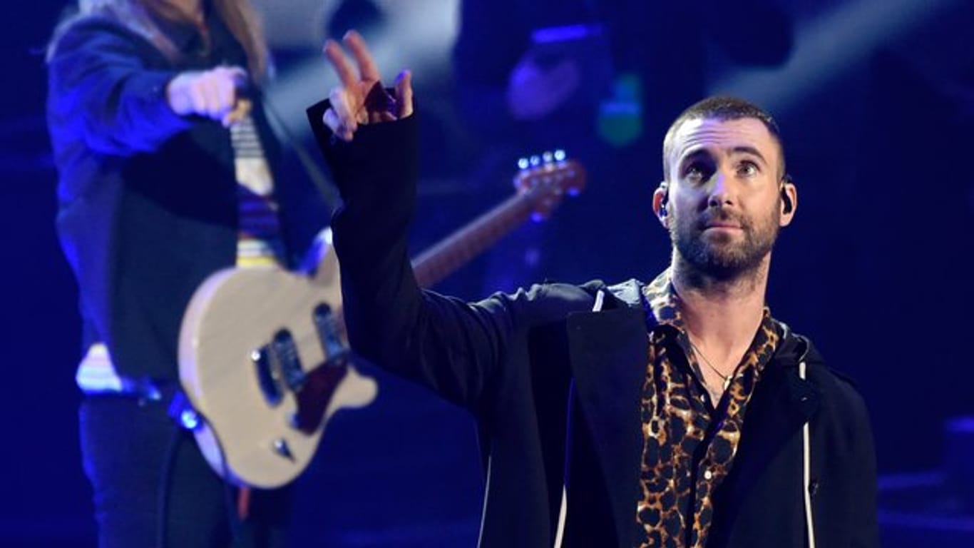 Sänger Adam Levine mit seiner Band Maroon 5 bei den 2018 iHeartRadio Music Awards.