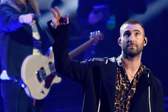 Sänger Adam Levine mit seiner Band Maroon 5 bei den 2018 iHeartRadio Music Awards.