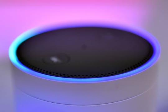 Der Lautsprecher Amazon Echo - mit Alexa Voice Service - auf der IFA in Berlin.