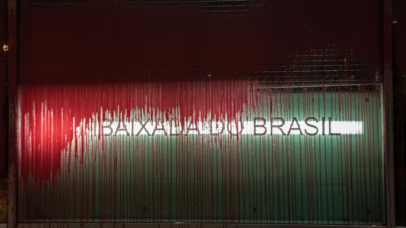 Unbekannte attackieren brasilianische Botschaft in Berlin