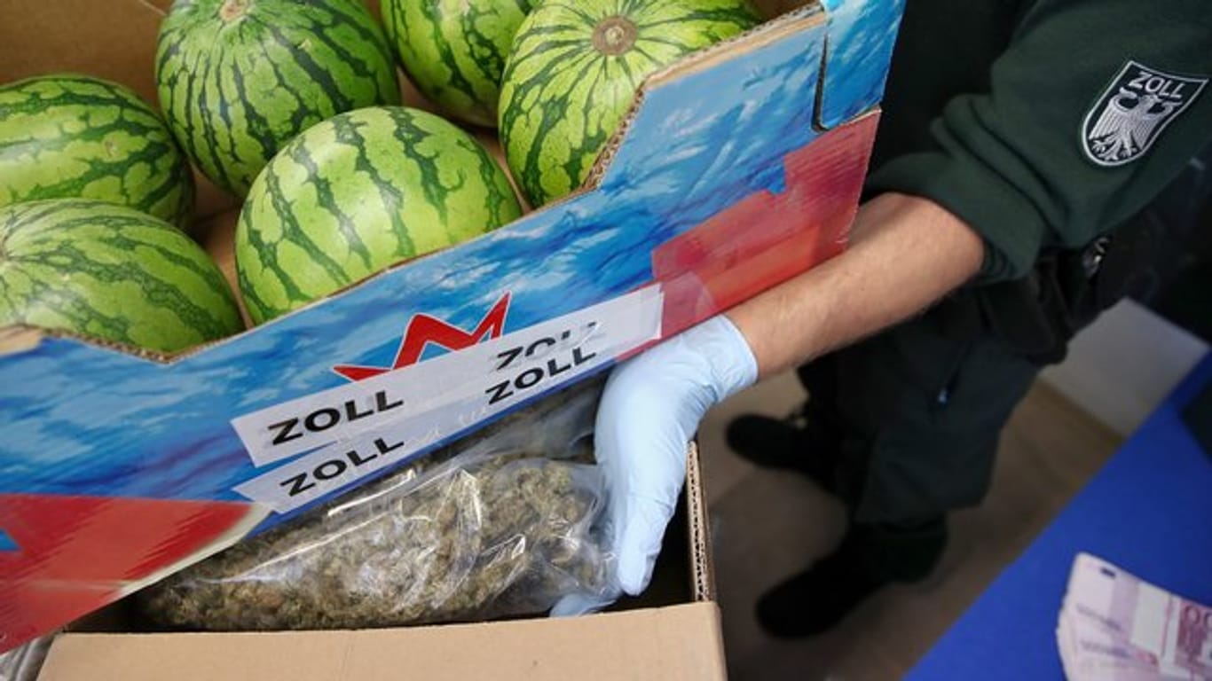 Versteckt hinter Pfirsichen und Melonen waren im August und September je 100 Kilogramm Marihuana beschlagnahmt worden.