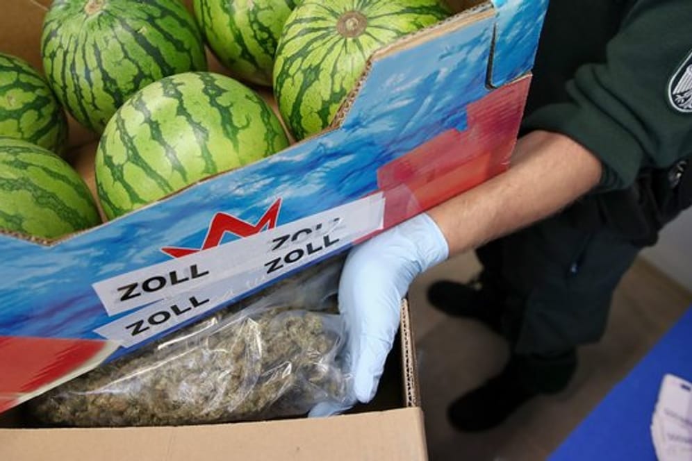 Versteckt hinter Pfirsichen und Melonen waren im August und September je 100 Kilogramm Marihuana beschlagnahmt worden.