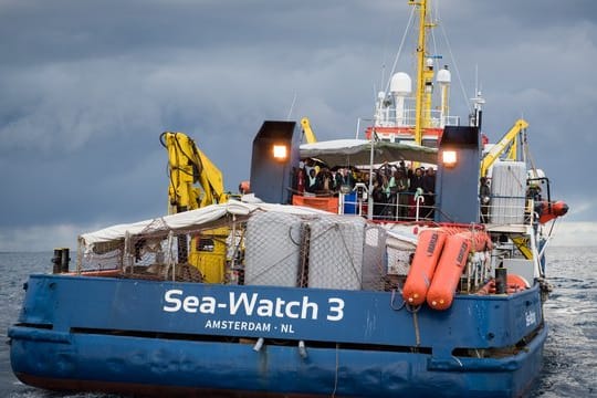 Die deutsche Hilfsorganisation Sea-Watch hat sich nach Einschätzung der italienische Justiz im Zusammenhang mit der Rettung von 47 Migranten nicht falsch verhalten.