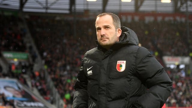 Augsburgs Coach Manuel Baum hofft auf ruhigere Zeiten.