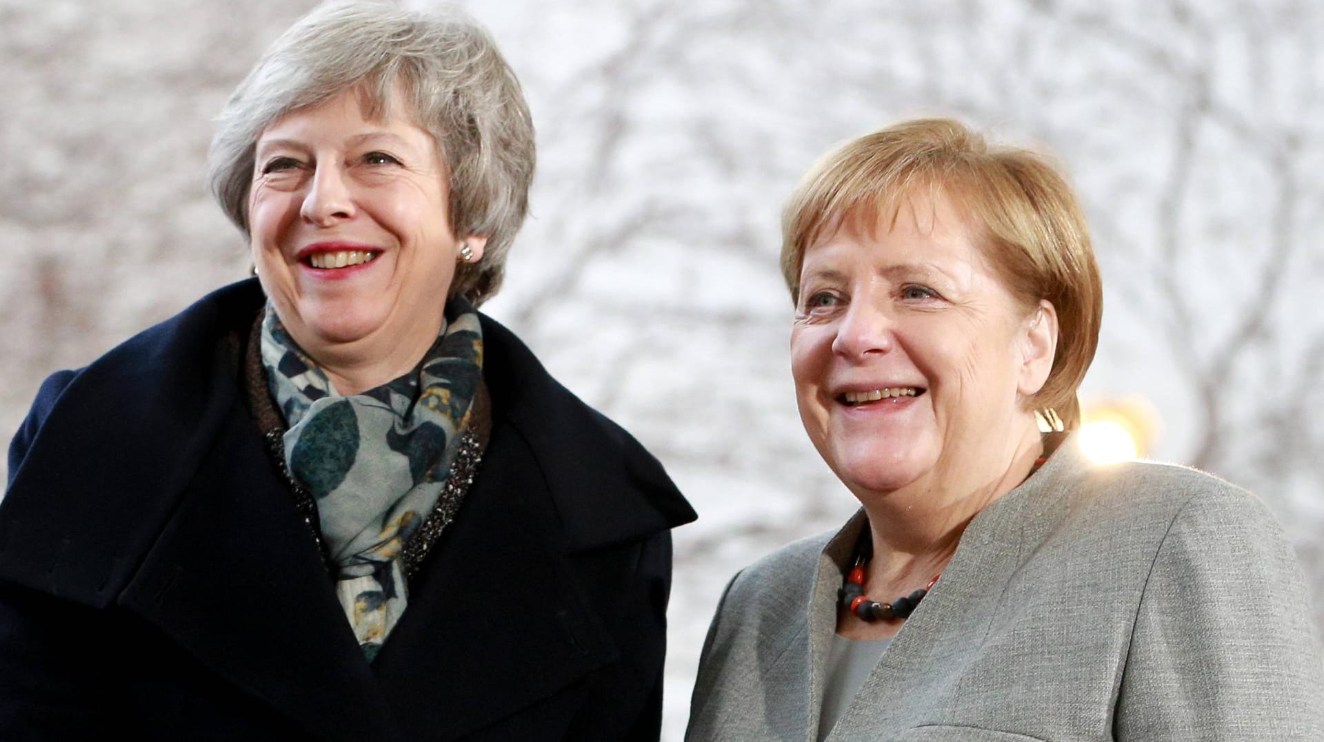 Die Regierungschefinnen Theresa May und Angela Merkel: Auch wenn Großbritannien und die Europäische Union demnächst getrennte Wege gehen, bleibe die Freundschaft bestehen, betonen britische Politiker und Prominente in einem Brief. (Symbolbild)