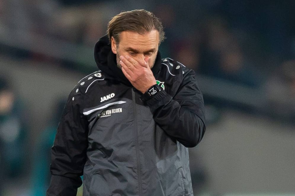 Enttäuscht: Thomas Doll hat sein erstes Spiel als Hannover-Trainer verloren.