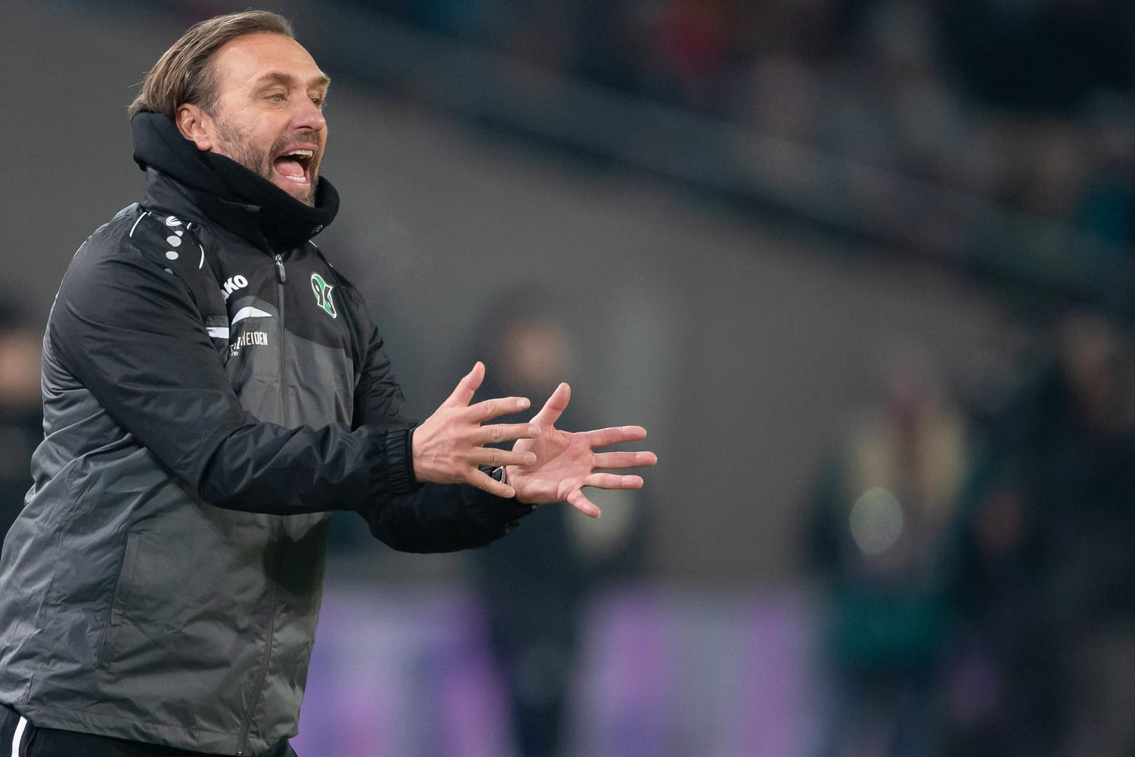 Ratlos: Hannovers neuer Trainer Thomas Doll.