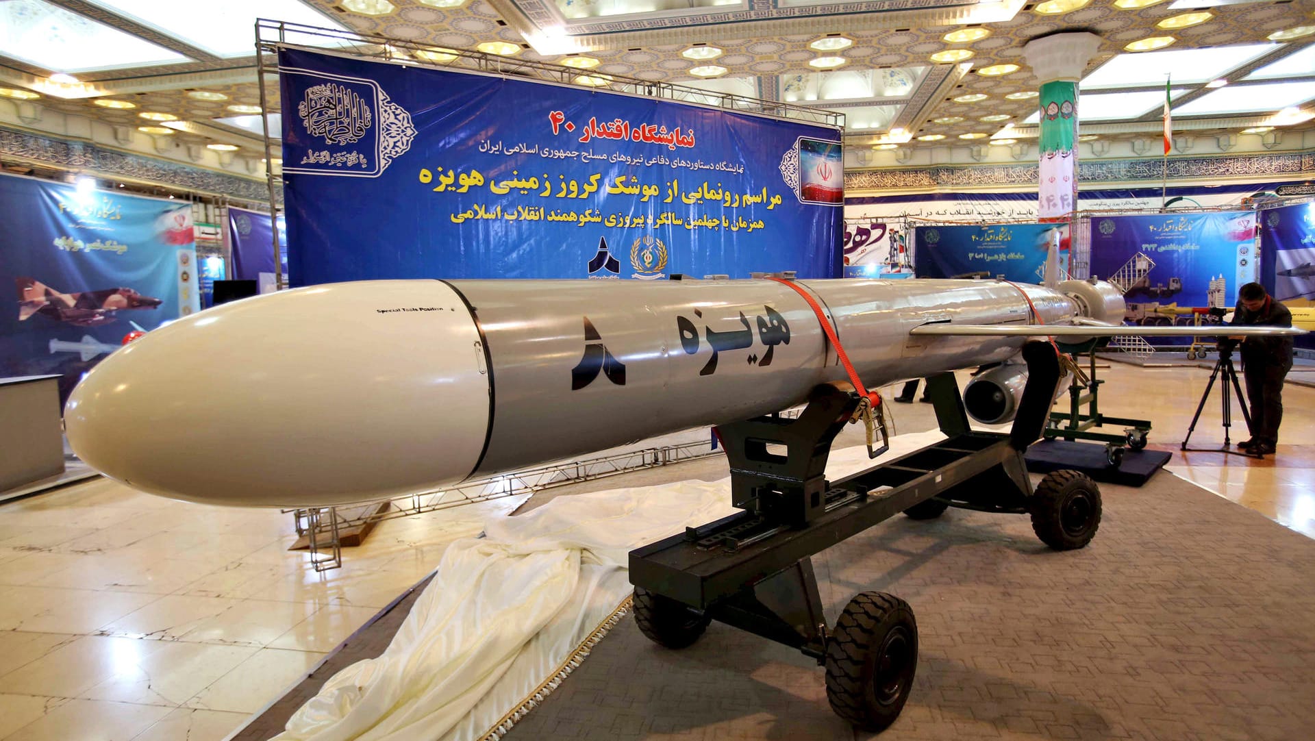 Irans neuer Marschflugkörper "Howejseh": Die Waffe stelle keine Bedrohung für andere Länder dar, betont Teheran. Irans neuer Marschflugkörper "Howejseh": Die Waffe stelle keine Bedrohung für andere Länder dar, betont Teheran.