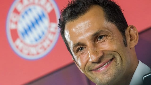 Hasan Salihamidzic ist zuversichtlich, dass Manuel Neuer nach seiner Handverletzung schnell ins Team zurückkehrt. Hasan Salihamidzic ist zuversichtlich, dass Manuel Neuer nach seiner Handverletzung schnell ins Team zurückkehrt.