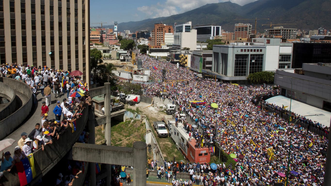 Massenprotest in Caracas: Dem Demonstrationsaufruf der Opposition folgten mehrere Zehntausend Menschen.