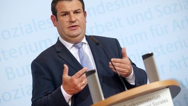 Bundesarbeitsminister Heil hat ein milliardenschweres Programm für die von der großen Koalition vereinbarte Grundrente vorgelegt. Bundesarbeitsminister Heil hat ein milliardenschweres Programm für die von der großen Koalition vereinbarte Grundrente vorgelegt.