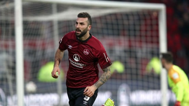 Der Nürnberger Mikael Ishak hat den Treffer zum 1:1-Endstand gegen Werder Bremen erzielt. Der Nürnberger Mikael Ishak hat den Treffer zum 1:1-Endstand gegen Werder Bremen erzielt.