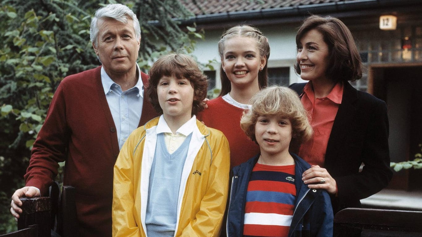 "Ich heirate eine Familie": Die Serie feiert 1983 Premiere. "Ich heirate eine Familie": Die Serie feiert 1983 Premiere.