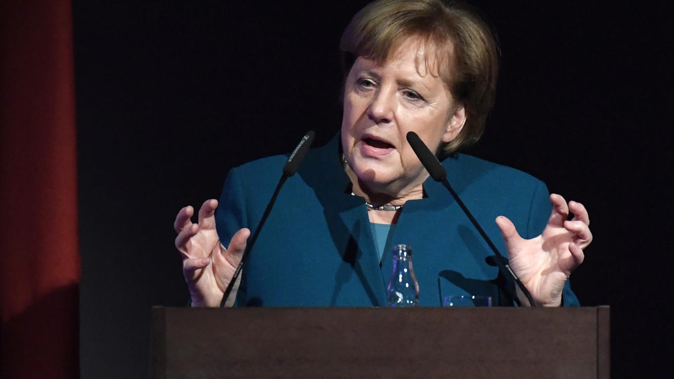 Angela Merkel beim Neujahrsempfang des CDU-Kreisverbandes Vorpommern-Greifswald: Die Bundeskanzlerin appelliert an jeden einzelnen Internetnutzer, sich mehr um den Datenschutz zu kümmern.