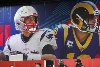 Sind die Schlüsselspieler ihrer Teams: die Quarterbacks Tom Brady (New England Patriots) und Jared Goff (Los Angeles Rams).