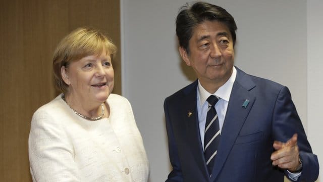 Am Montag steht für Kanzlerin Angela Merkel zunächst ein Treffen mit dem japanischen Ministerpräsidenten Shinzo Abe auf dem Programm.