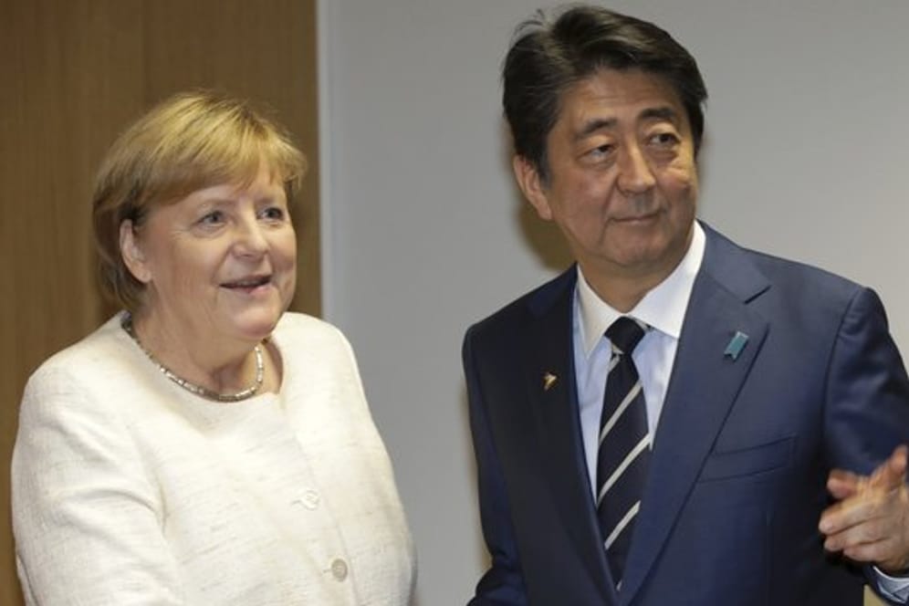 Am Montag steht für Kanzlerin Angela Merkel zunächst ein Treffen mit dem japanischen Ministerpräsidenten Shinzo Abe auf dem Programm.
