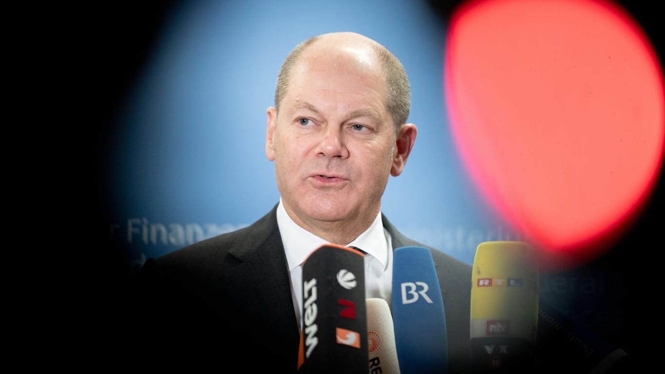 Olaf Scholz (SPD): Der Finanzminister bereitet seine Kollegen zum Auftakt der Gespräche über seine Finanzplanung offenbar auf ein Milliardenloch vor.