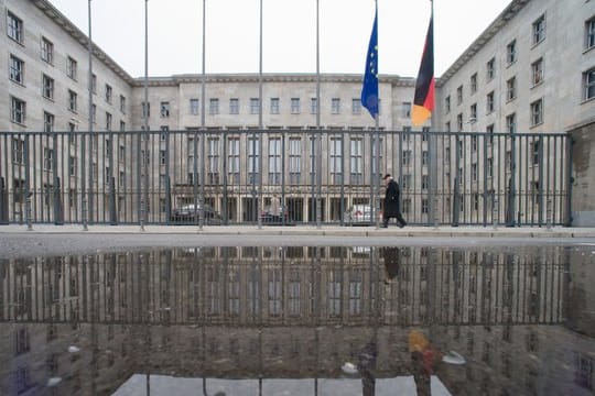 Die höchsten Ausgaben für Expertise von außen meldeten das Finanzministerium.