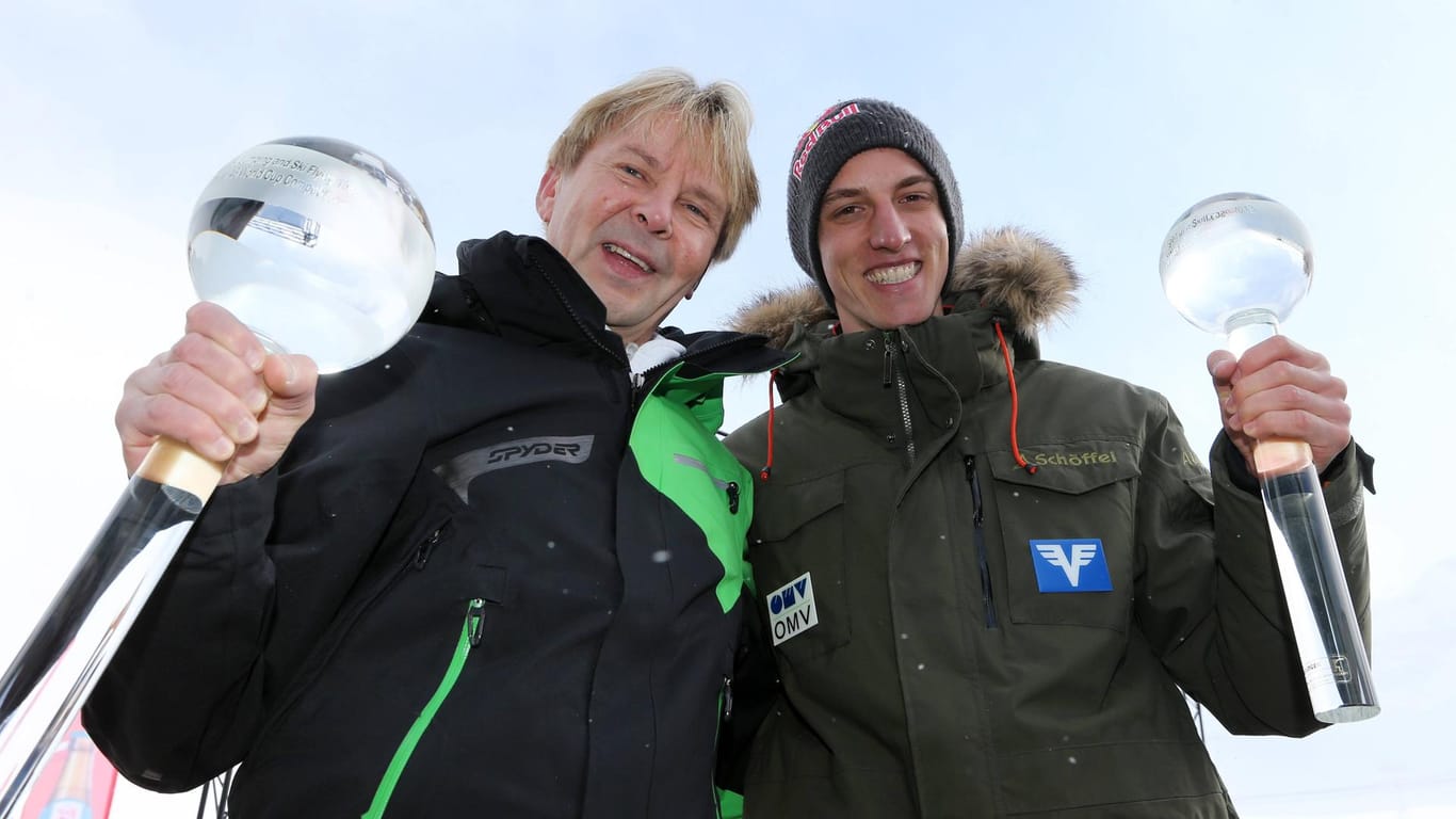 Rekord gebrochen: Bis 2013 war Nykänen (l.) mit 46 Weltcup-Siegen erfolgreichster Skispringer, dann wurde er von Gregor Schlierenzauer überholt.