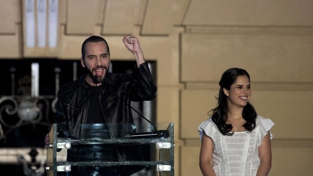 Wahlsieger Nayib Bukele mit seiner Frau Gabriela.
