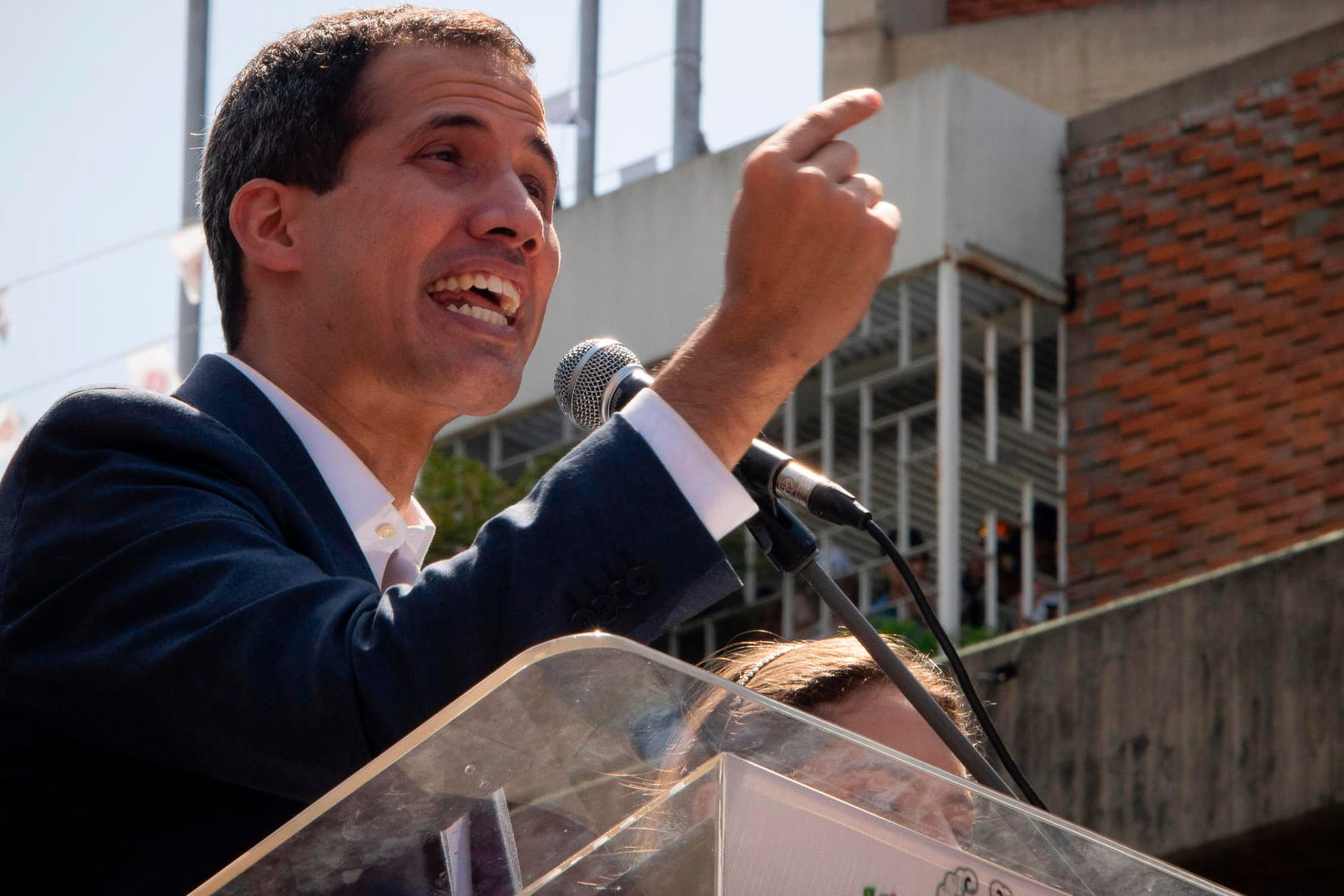 Venezuela, Caracas: Juan Guaidó, Anführer der Opposition, spricht während einer Kundgebung vor seinen Anhängern.