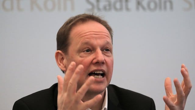 Carl Philip von Maldeghem, Intendant des Salzburger Landestheaters, kommt nicht nach Köln. Carl Philip von Maldeghem, Intendant des Salzburger Landestheaters, kommt nicht nach Köln.