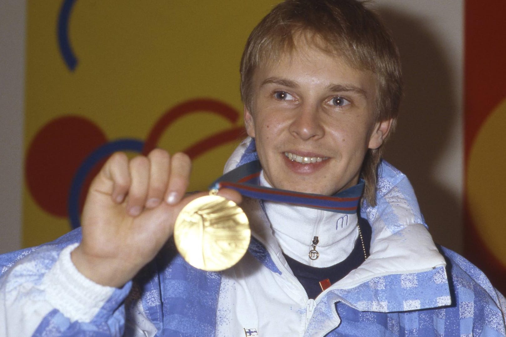 Goldjunge: Matt Nykänen mit der Siegermedaille bei den Olympischen Winterspielen 1988 in Calgary.