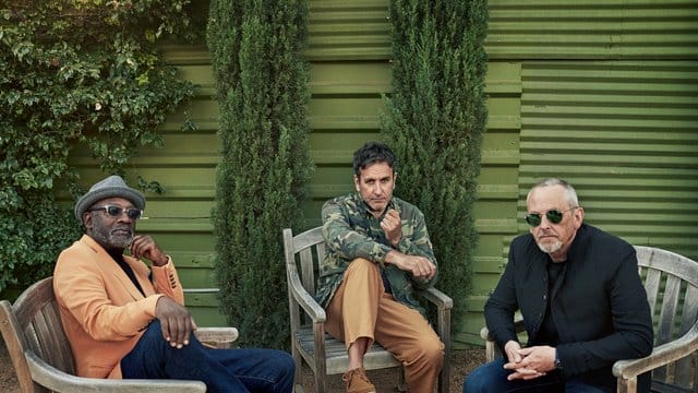 Lynval Golding (l-r), Terry Hall und Horace Panter geben eine Zugabe. Lynval Golding (l-r), Terry Hall und Horace Panter geben eine Zugabe.