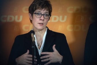CDU-Chefin Annegret Kramp-Karrenbauer: Um Deutschland zukunftsfähig halten zu können, möchte die CDU-Chefin nun ebenfalls die Revisionsklausel im Koalitionsvertrag nutzen.