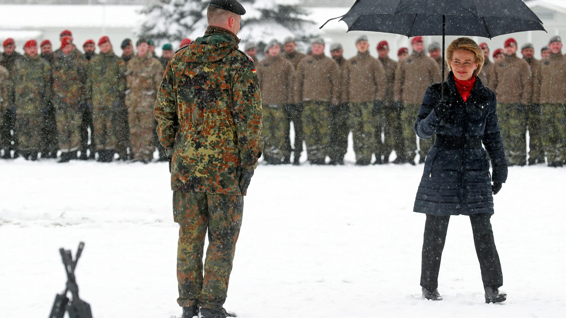 Verteidigungsministerin Ursula von der Leyen: "Ich glaube, wir müssen jetzt neue Lösungen finden", sagte die CDU-Politikerin in Litauen.