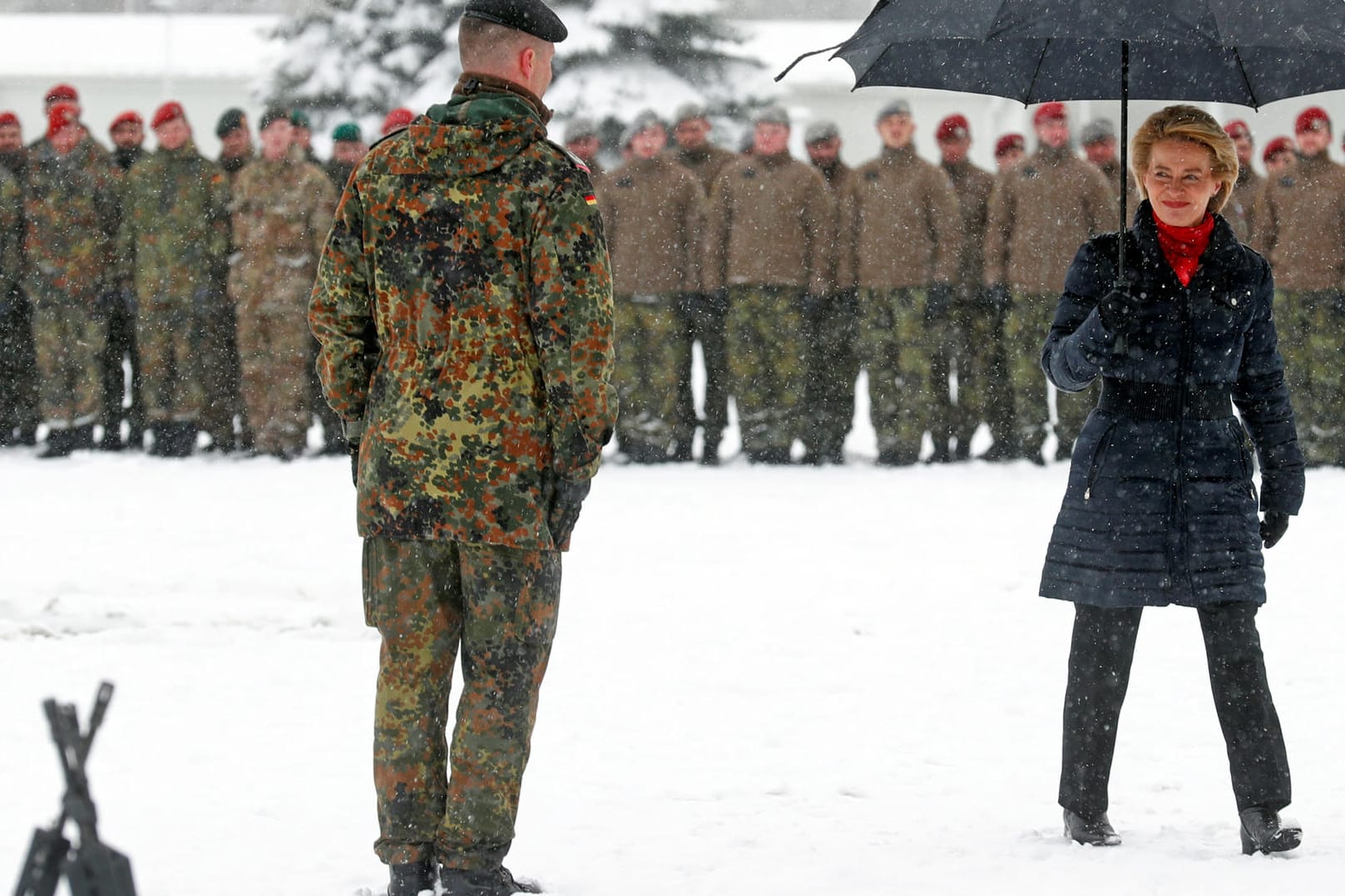 Verteidigungsministerin Ursula von der Leyen: "Ich glaube, wir müssen jetzt neue Lösungen finden", sagte die CDU-Politikerin in Litauen.