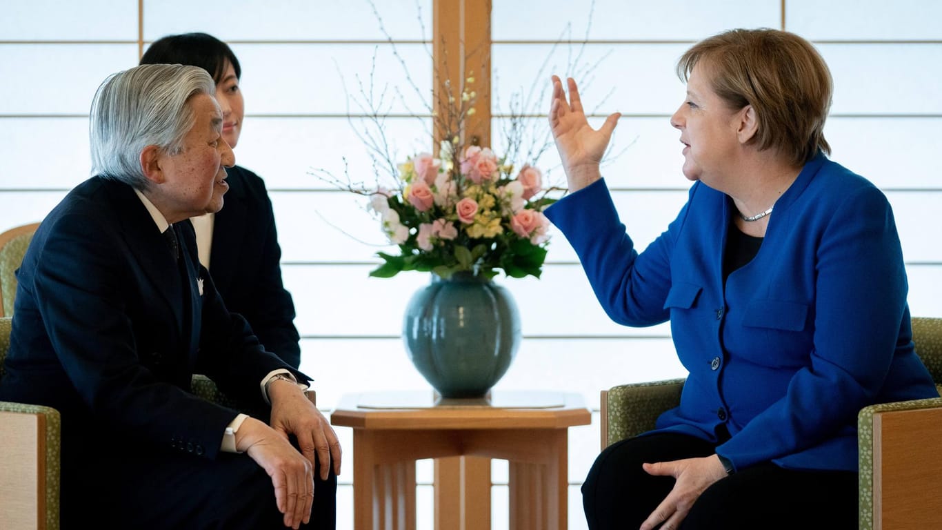 Bundeskanzlerin Angela Merkel wird vom japanischen Kaiser Akihito empfangen: Später am Tag wird Merkel noch den Kronprinz und künstigen Kaiser Japans treffen.