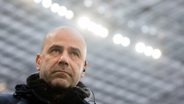 Ist mit Leverkusen bei Zweitligist Heidenheim gefordert: Bayer-Coach Peter Bosz. Ist mit Leverkusen bei Zweitligist Heidenheim gefordert: Bayer-Coach Peter Bosz.
