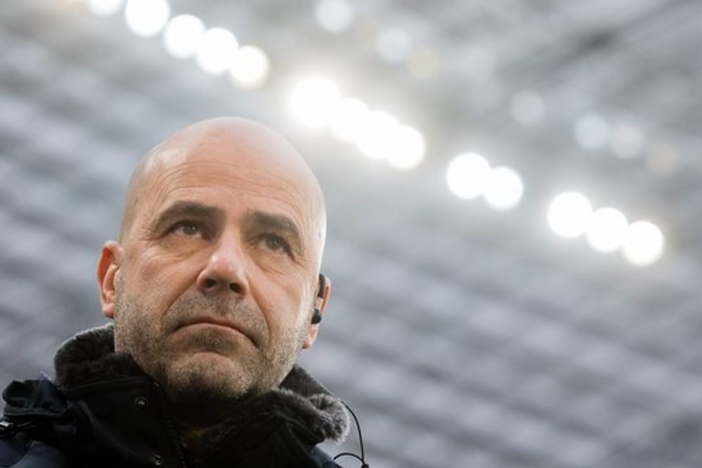 Ist mit Leverkusen bei Zweitligist Heidenheim gefordert: Bayer-Coach Peter Bosz.